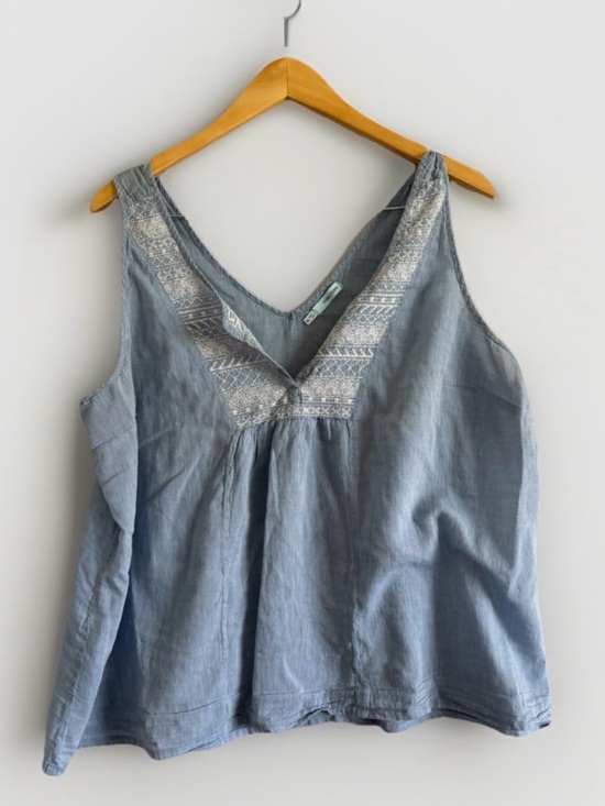 Maurices Tops - Embroidered Chambray Boho Tank Top Sleeveless V-Neck Blouse XXL Cottagecore READ